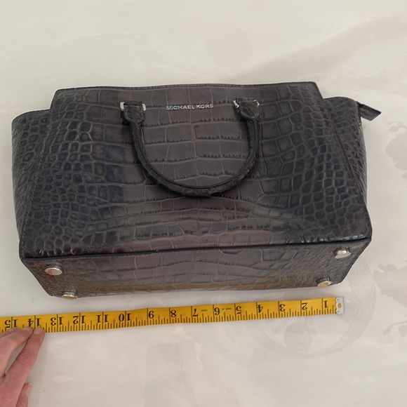 NWT Michael Kors Selma grey large satchel. - Picture 5 of 13